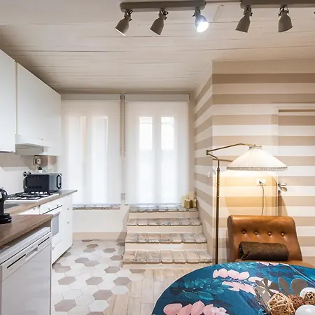 Reggio Center Lovely Lägenhet